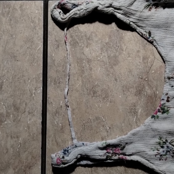 🦋🏵️🦋Mossimo Flowy Floral Tank size Large - Picture 3 of 5